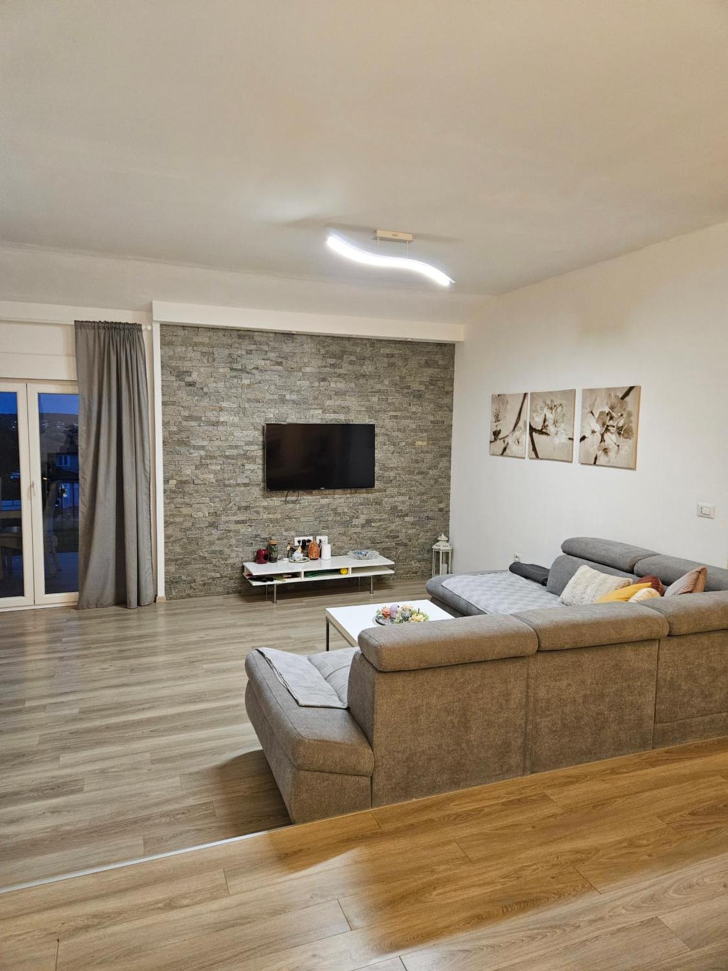 אומאג Apartment Robi מראה חיצוני תמונה