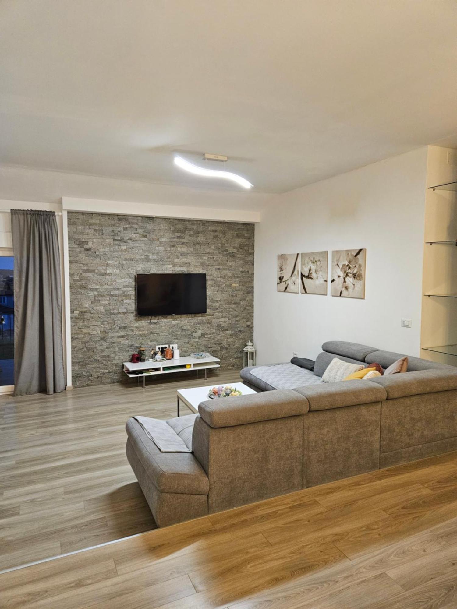 אומאג Apartment Robi מראה חיצוני תמונה